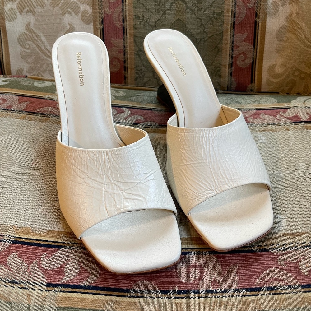 REFORMATION Enya Wedge Sandals. Size 8 Women
N12-07